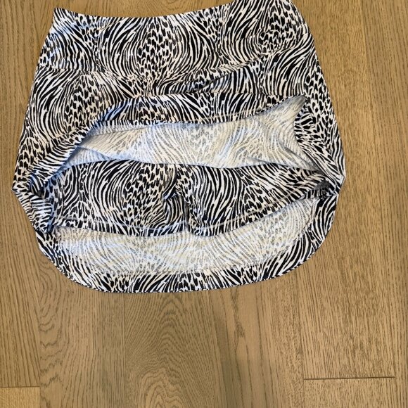 IBKUL Alena Black/White Straight 17.5” skort, NWT, Size M - Picture 3 of 6